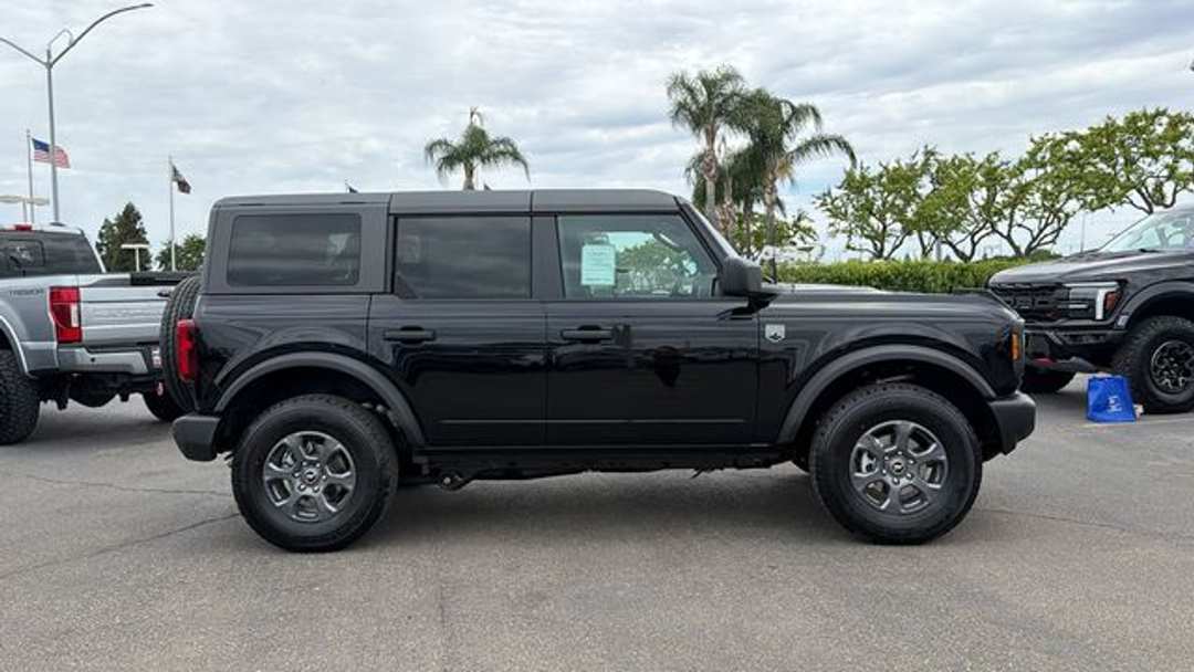 2026 Ford Bronco Big Bend - Image 2
