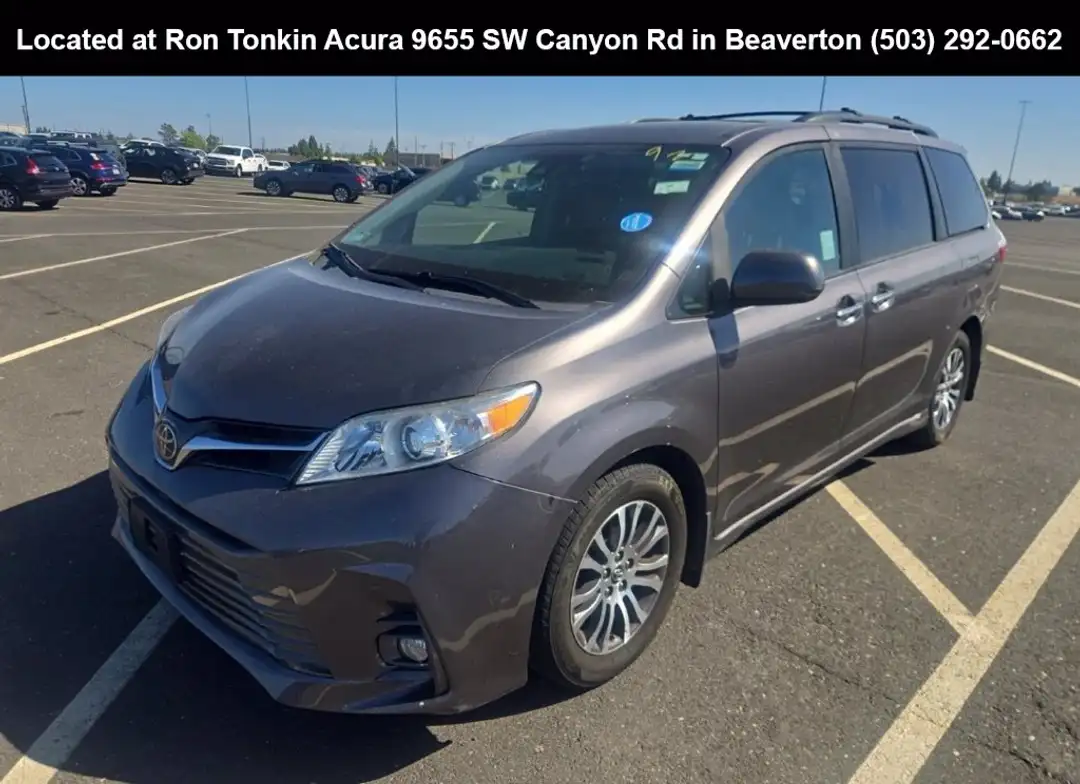 2019 Toyota Sienna XLE - Image 3