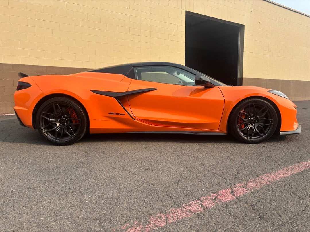 2023 Chevrolet Corvette Z06 - Image 3