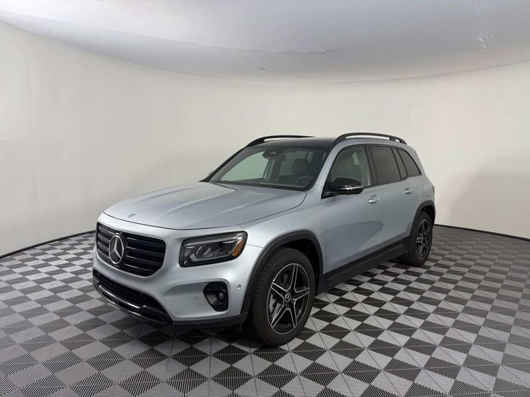 2025 Mercedes-Benz GLB 250 - Image 3