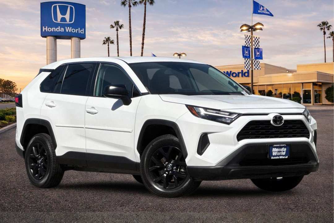 2023 Toyota Rav4 LE - Image 2