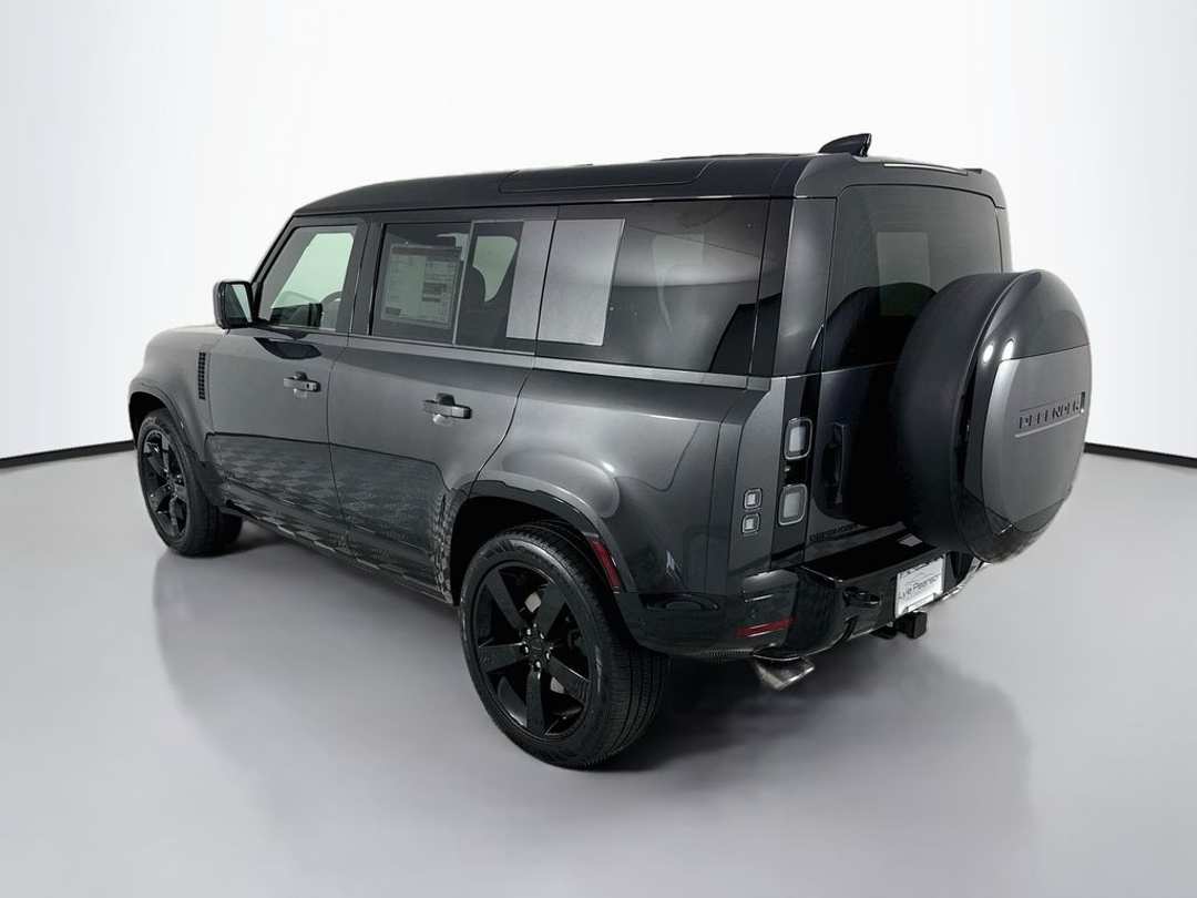 2026 Land Rover Defender 110 V8 - Image 3