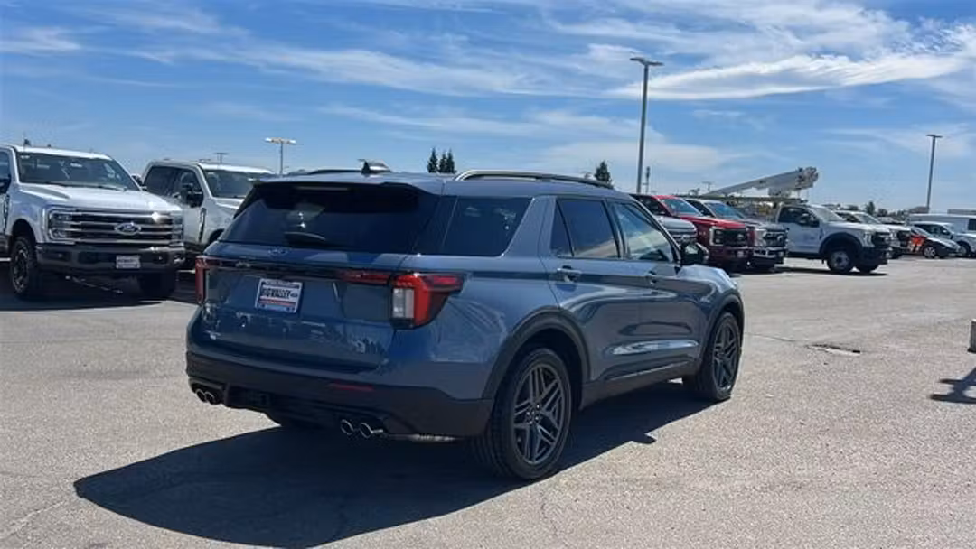 2025 Ford Explorer ST - Image 3