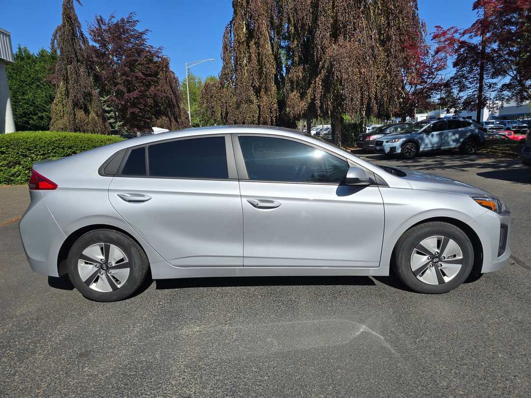 2022 Hyundai Ioniq Hybrid Blue - Image 3