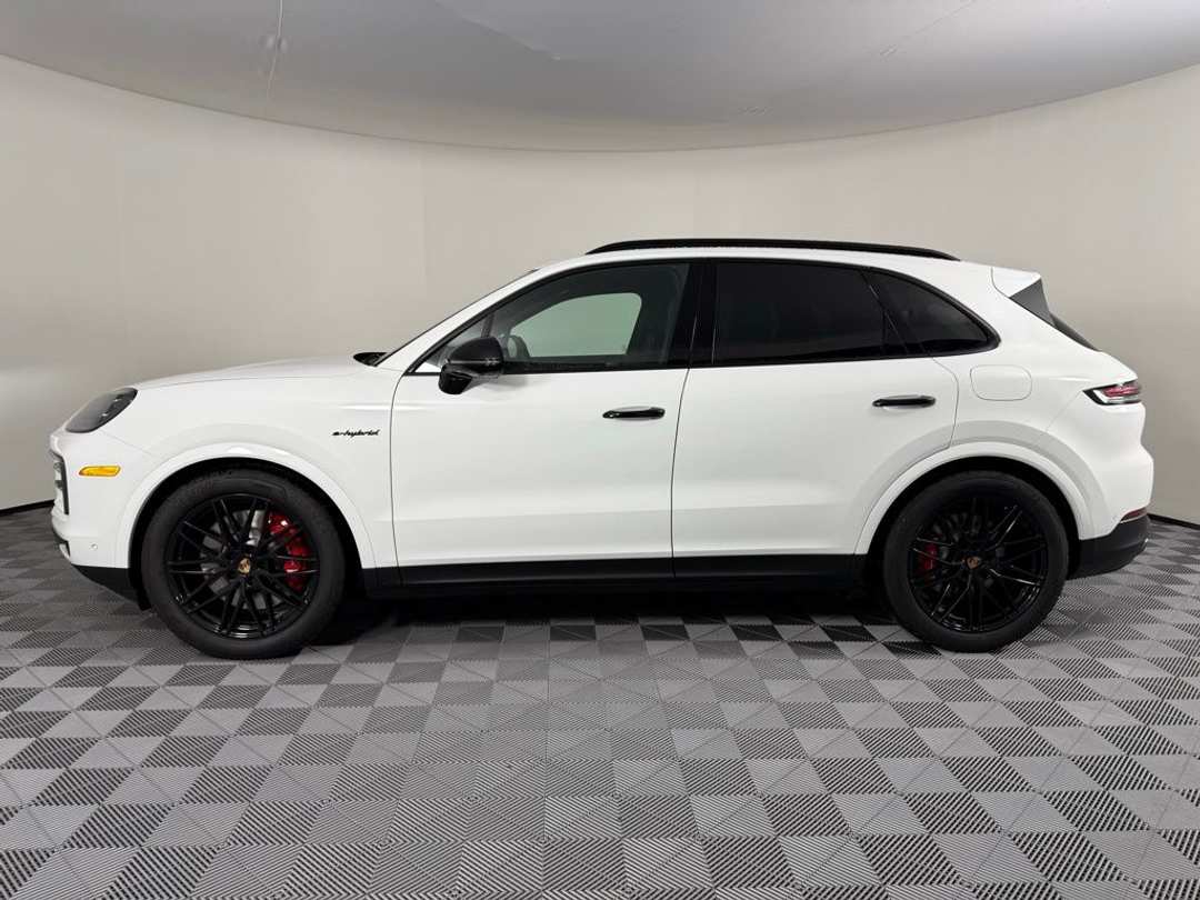 2026 Porsche Cayenne E-Hybrid S - Image 2