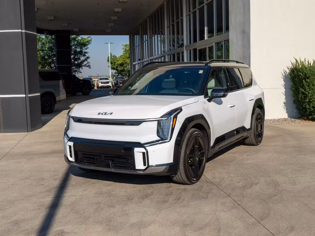 2026 Kia Ev9 GTLine - Image 3