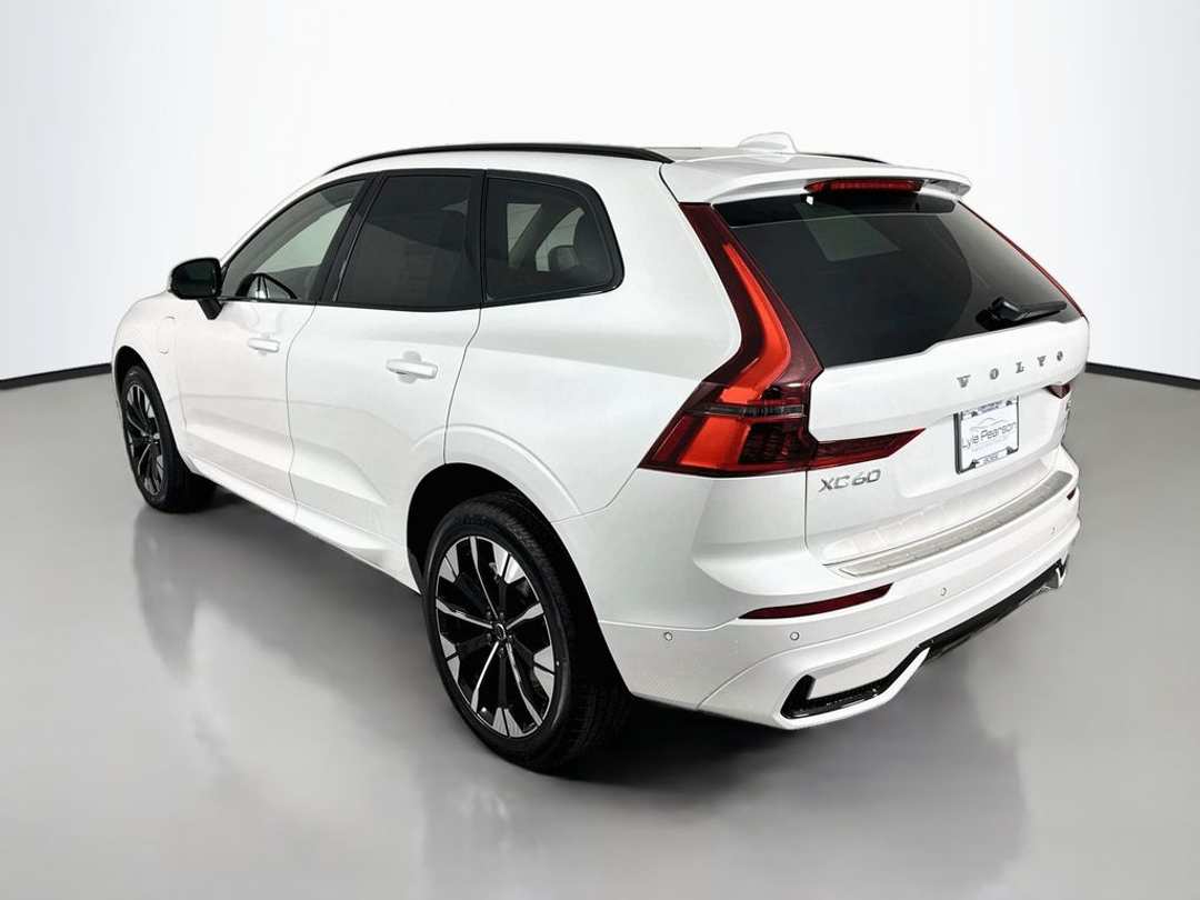 2026 Volvo Xc60 Plug-In Hybrid T8 Plus - Image 3