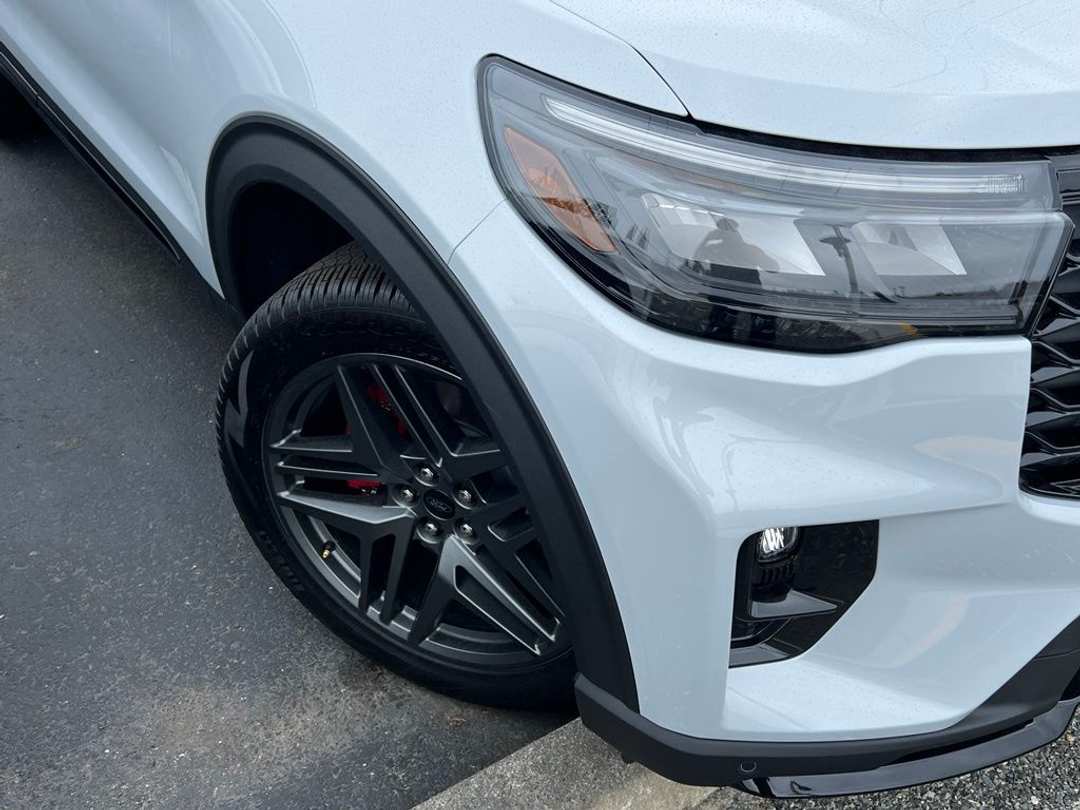 2026 Ford Explorer STLine - Image 2