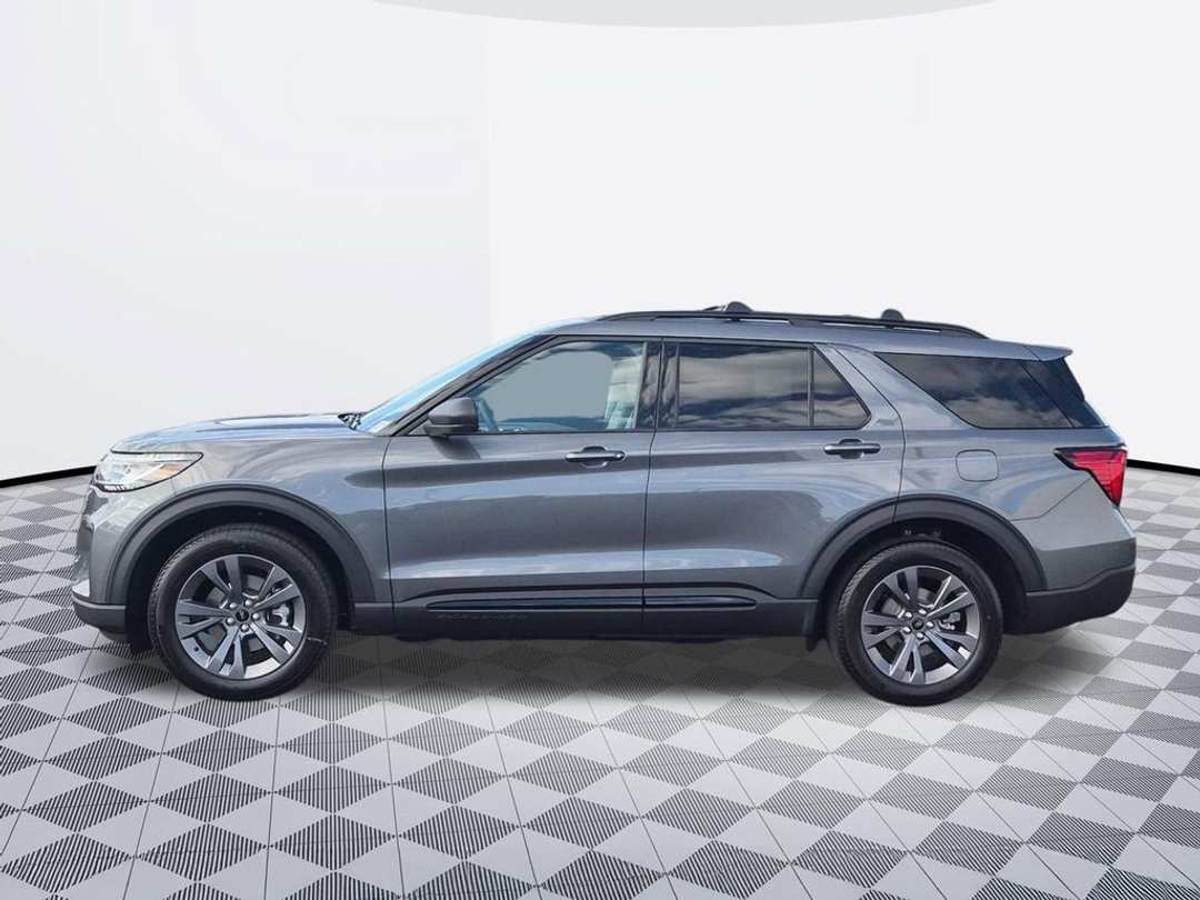2026 Ford Explorer Active - Image 3