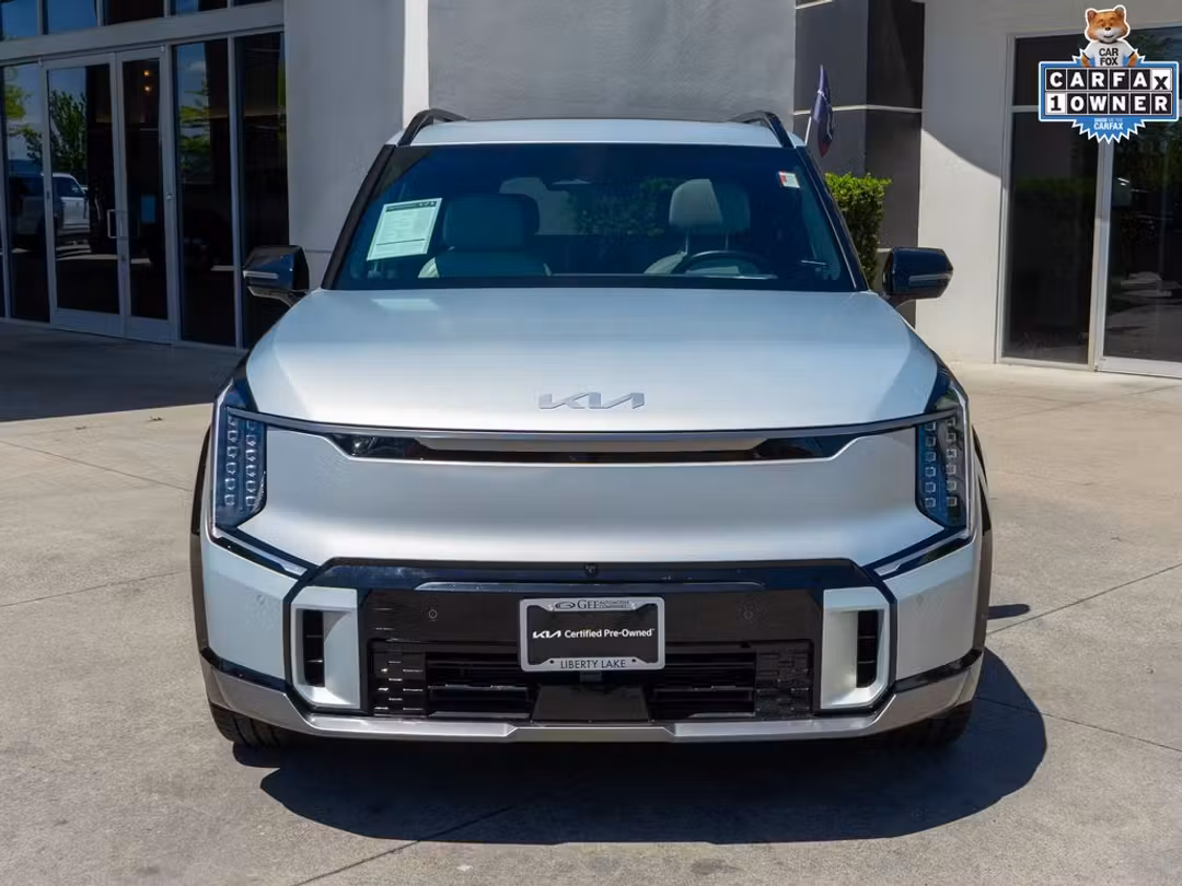 2024 Kia Ev9 GTLine - Image 2
