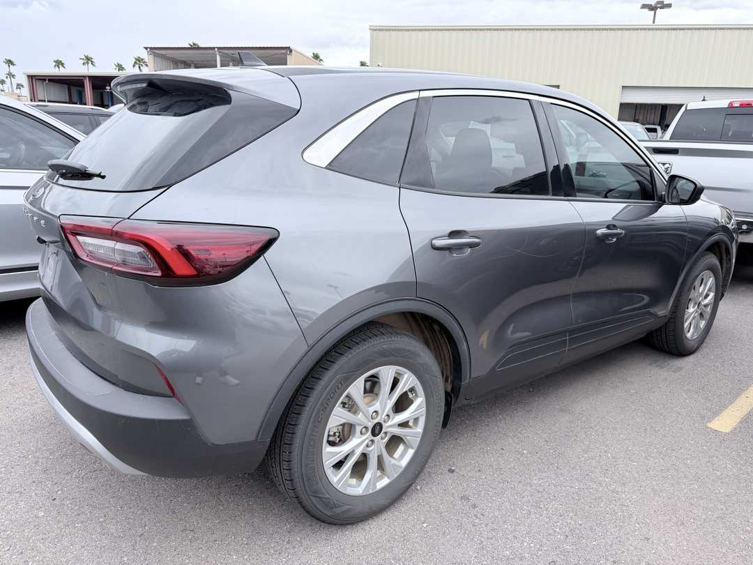 2024 Ford Escape Active - Image 2