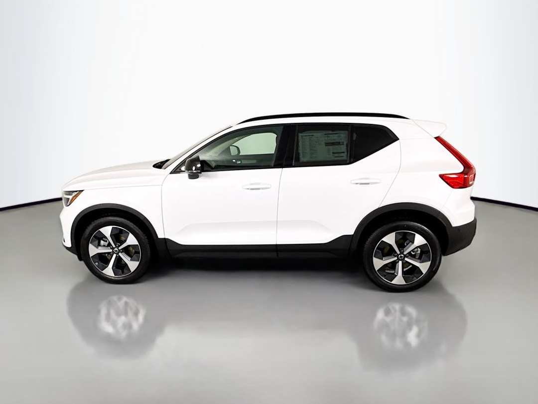 2026 Volvo Xc40 B5 Plus - Image 2