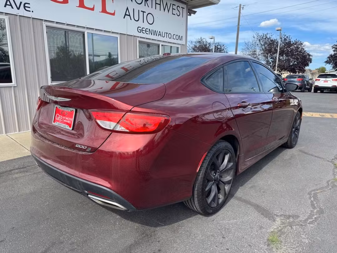 2016 Chrysler 200 S - Image 3