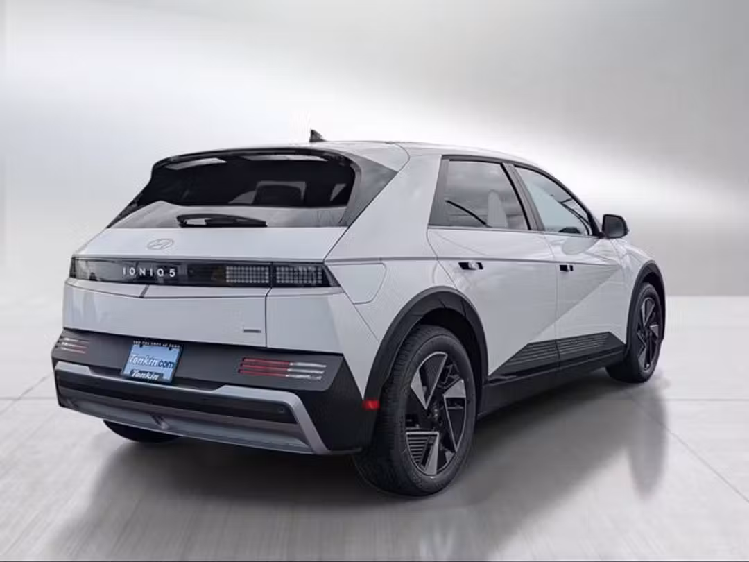 2026 Hyundai Ioniq 5 SE - Image 3