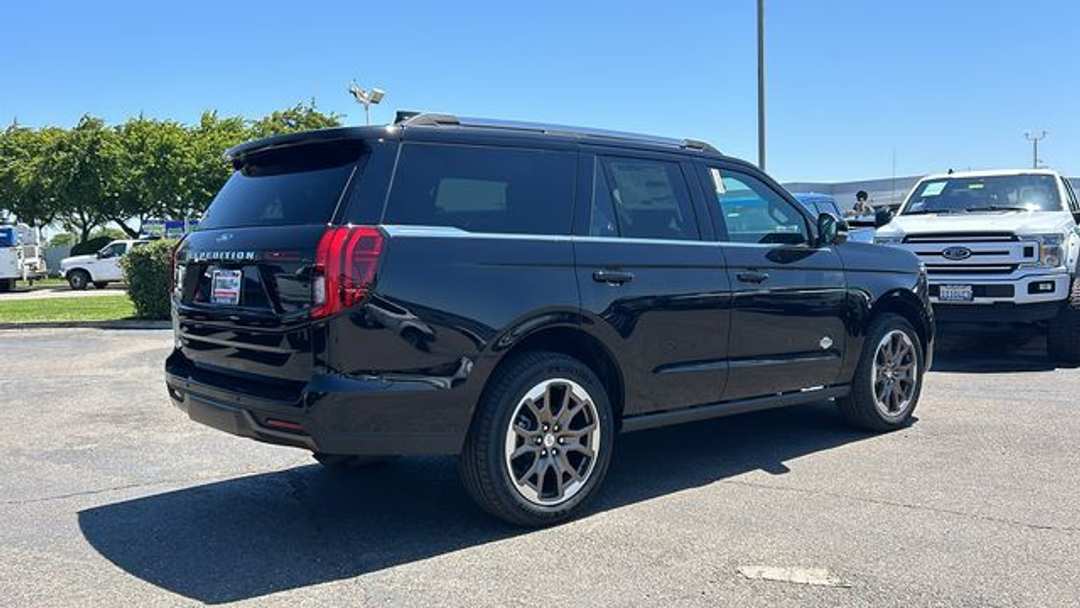2026 Ford Expedition King Ranch - Image 3