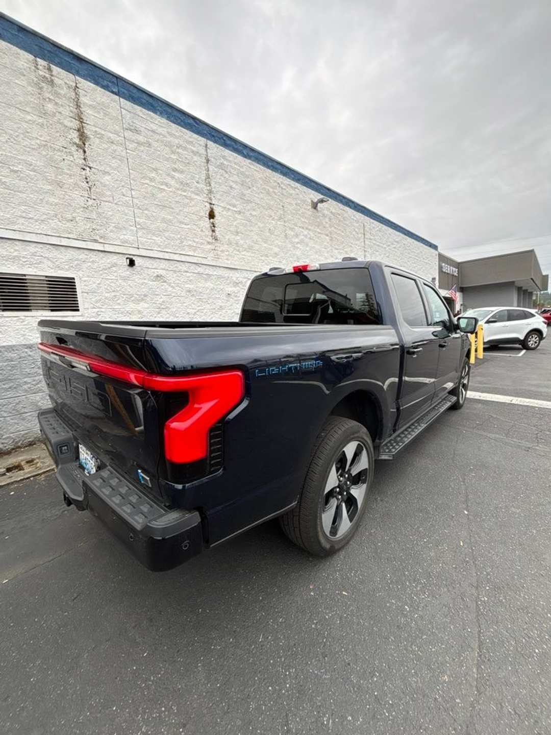 2023 Ford F-150 Lightning Platinum - Image 3