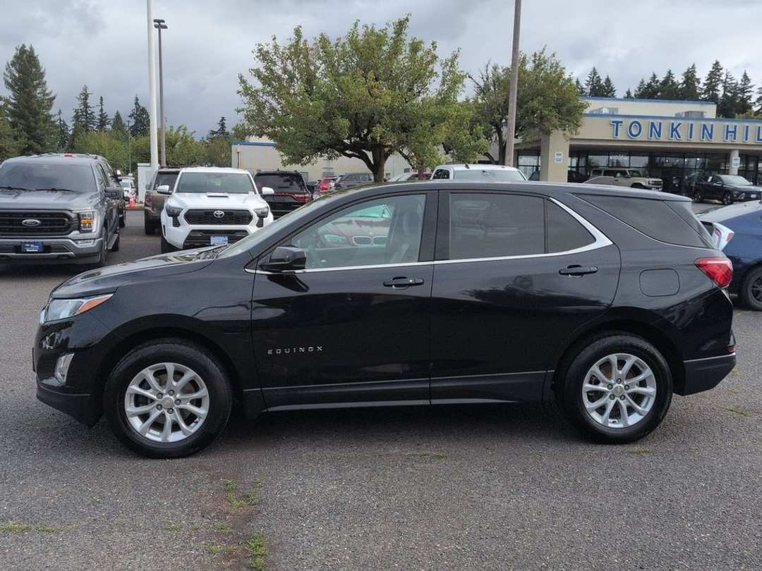 2020 Chevrolet Equinox LT - Image 2
