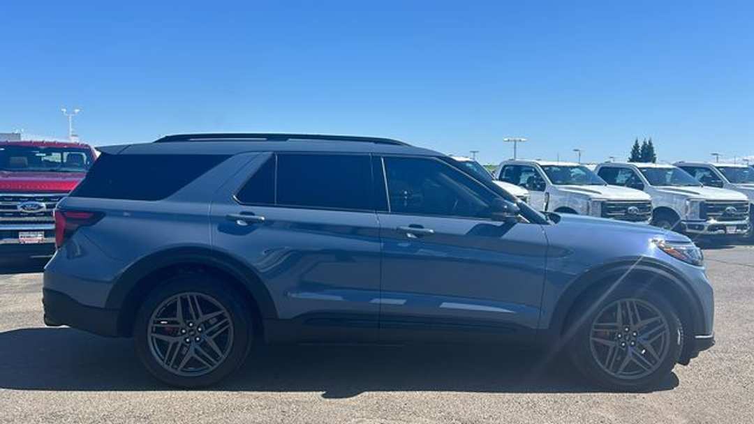 2025 Ford Explorer ST - Image 2
