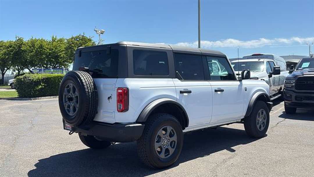 2026 Ford Bronco Big Bend - Image 3