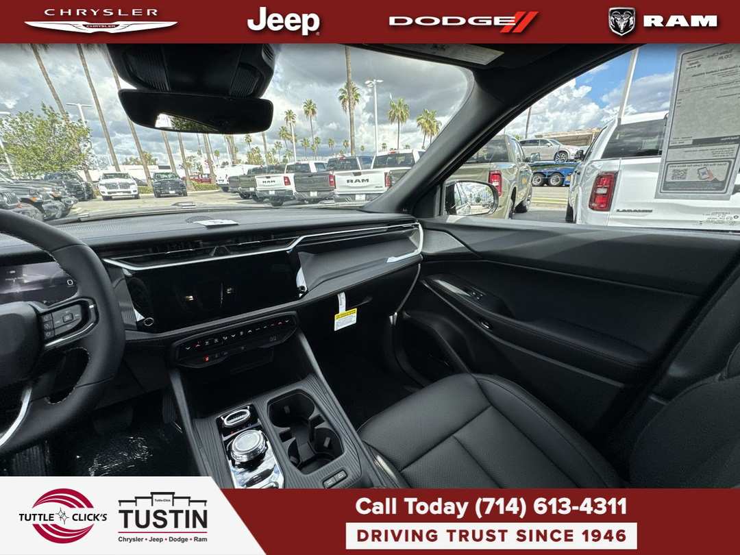 2027 Jeep Cherokee Limited Altitude - Image 3