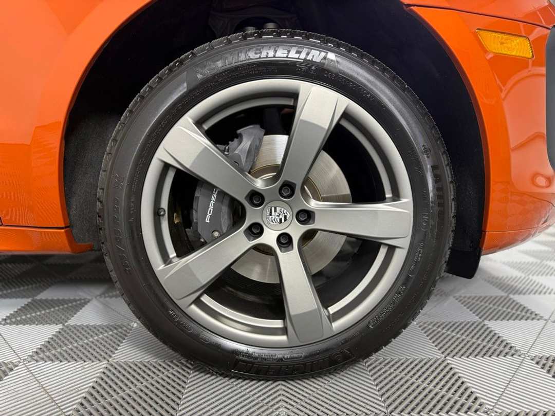 2025 Porsche Macan T - Photo 18