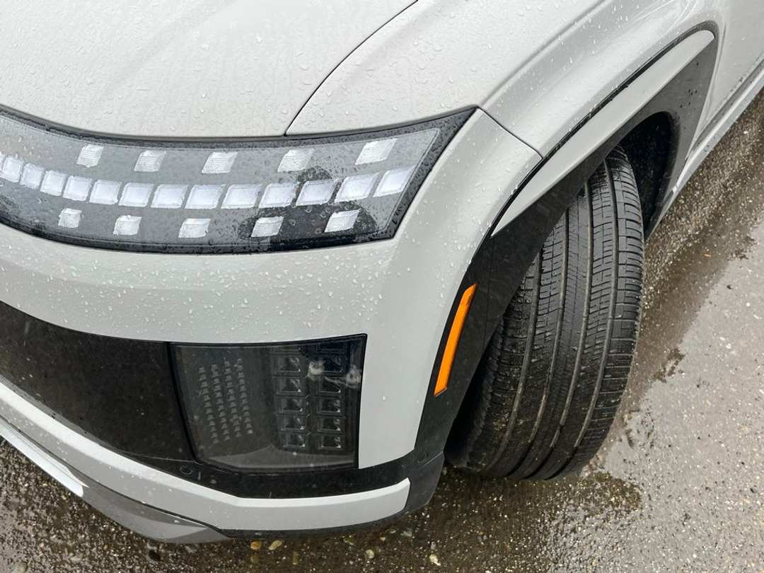 2026 Hyundai Ioniq 9 Performance Limited - Image 3