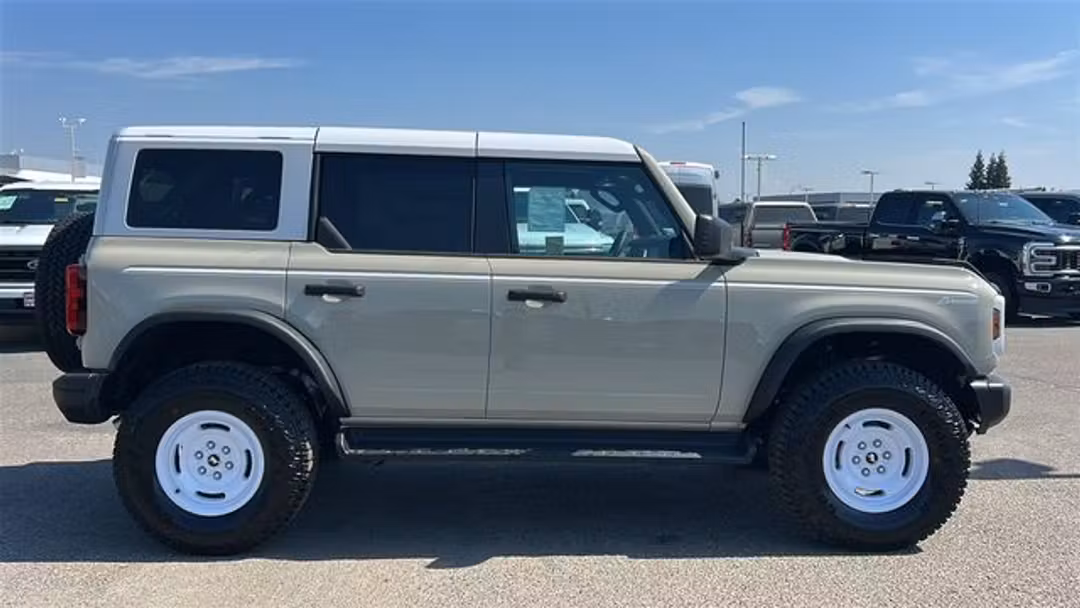 2026 Ford Bronco Heritage Edition - Image 2