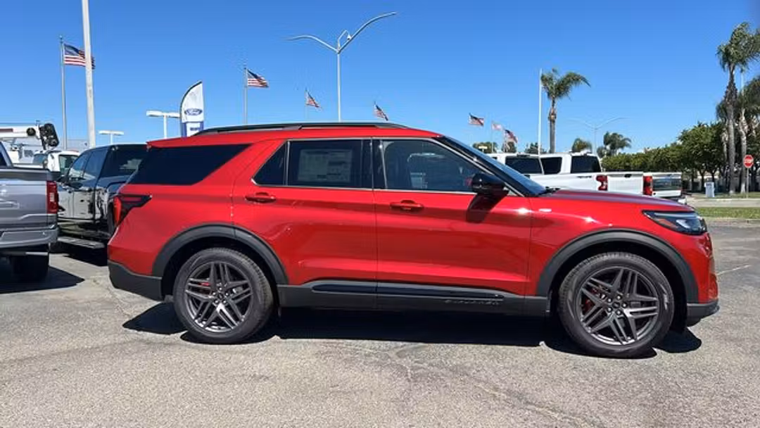 2026 Ford Explorer STLine - Image 2