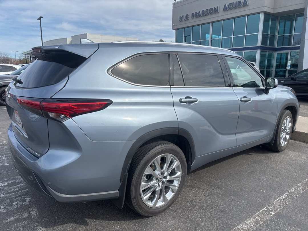 2020 Toyota Highlander Limited - Image 3