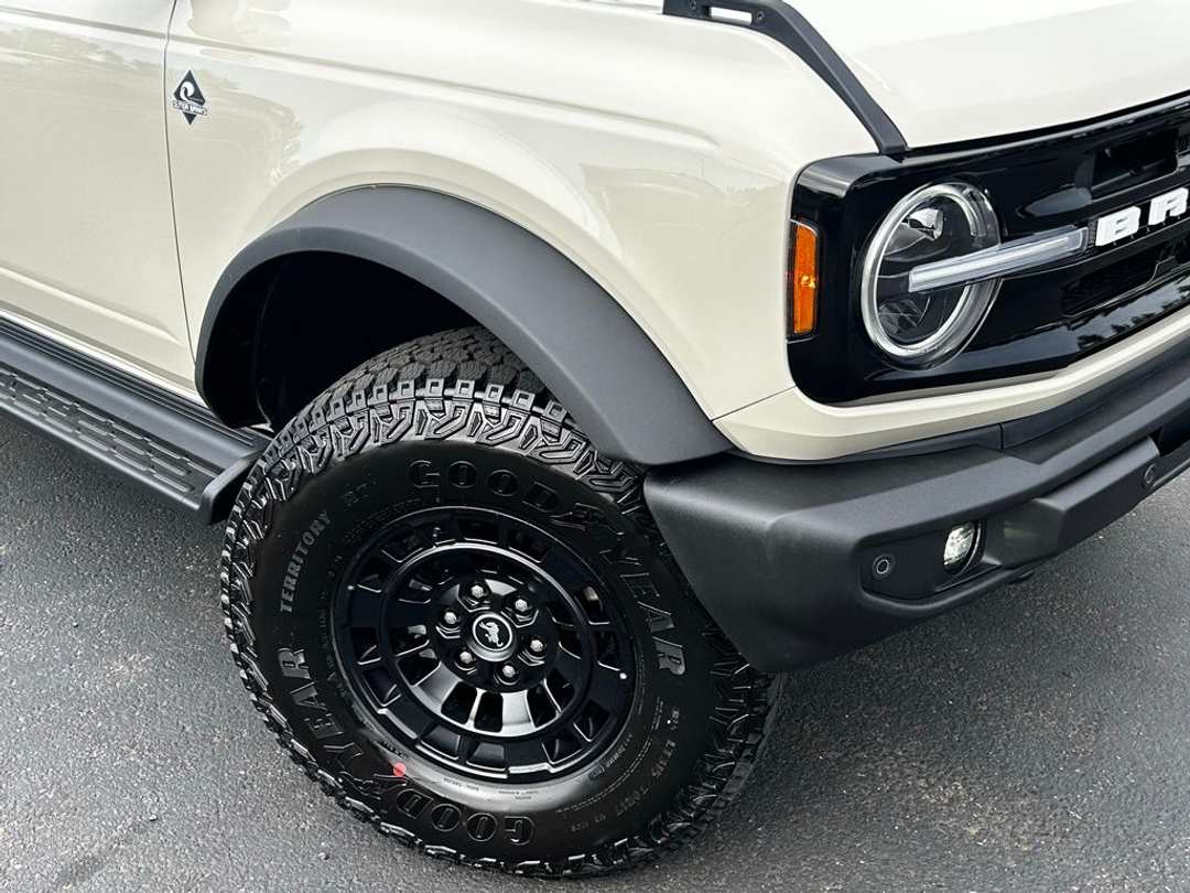 2026 Ford Bronco Outer Banks - Image 2