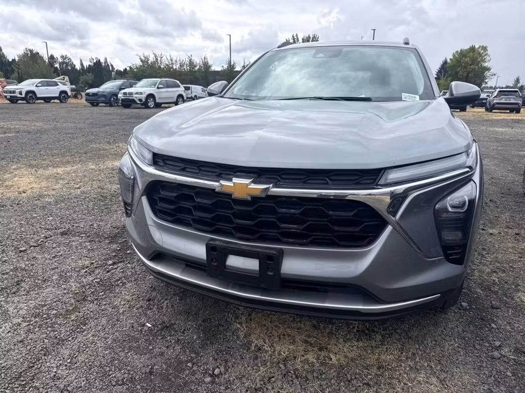 2025 Chevrolet Trax LT - Image 2