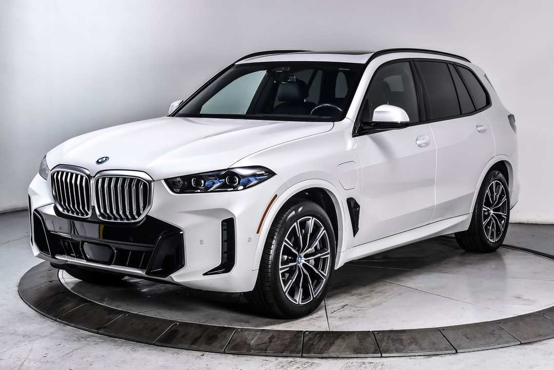 2024 BMW X5 xDrive50e - Image 2