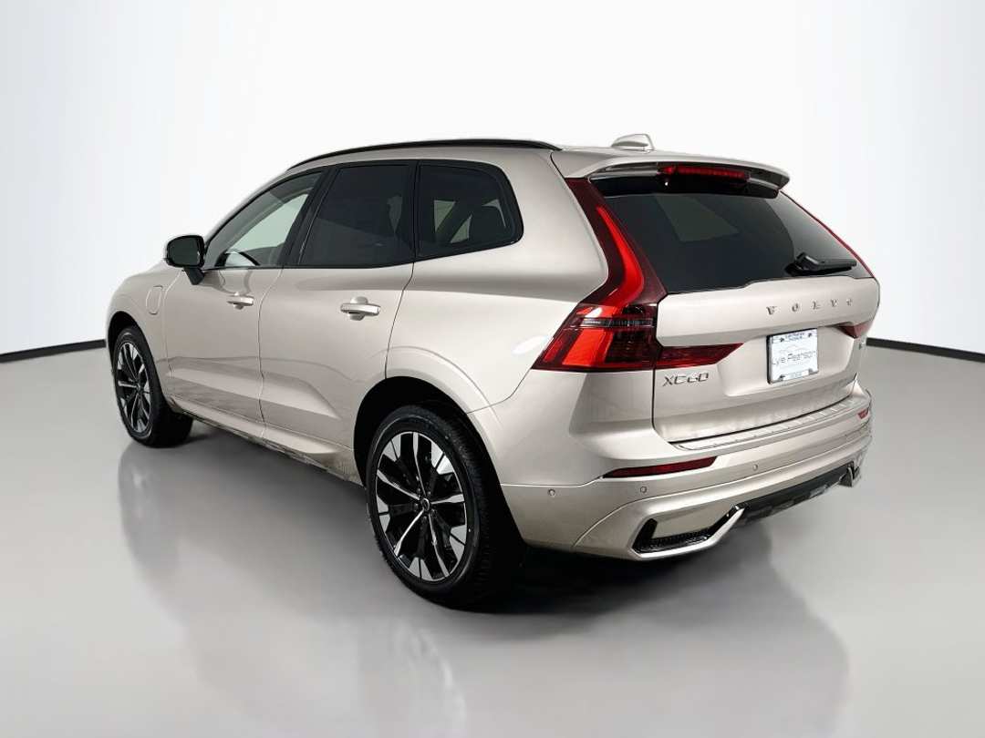 2027 Volvo Xc60 Plug-In Hybrid T8 Plus - Image 3