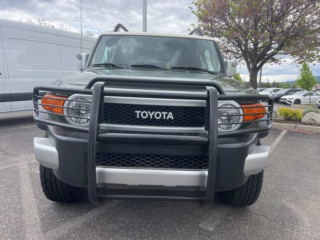 2011 Toyota Fj Cruiser Base - Image 2