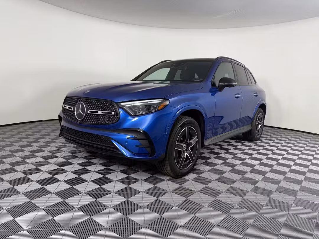 2025 Mercedes-Benz GLC 300 - Image 3