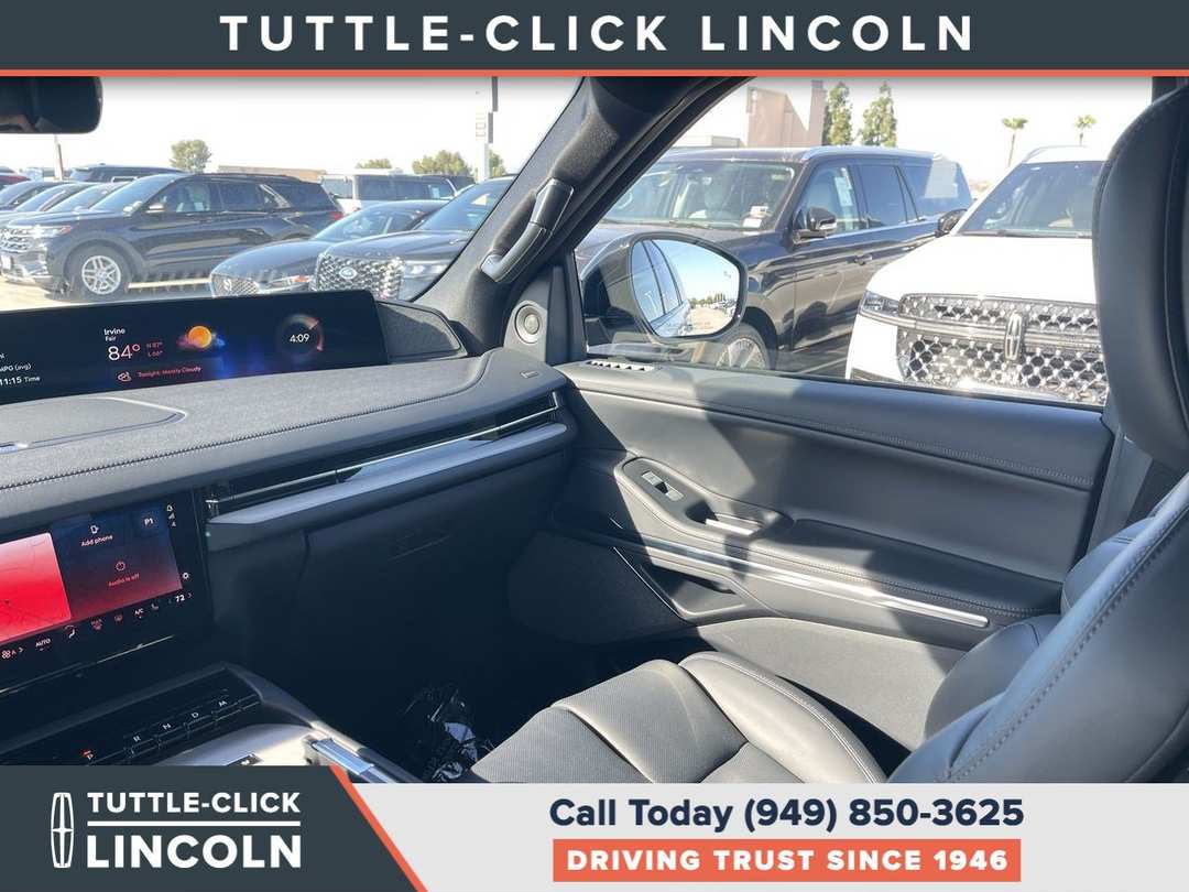 2027 Lincoln Navigator L Reserve - Image 3