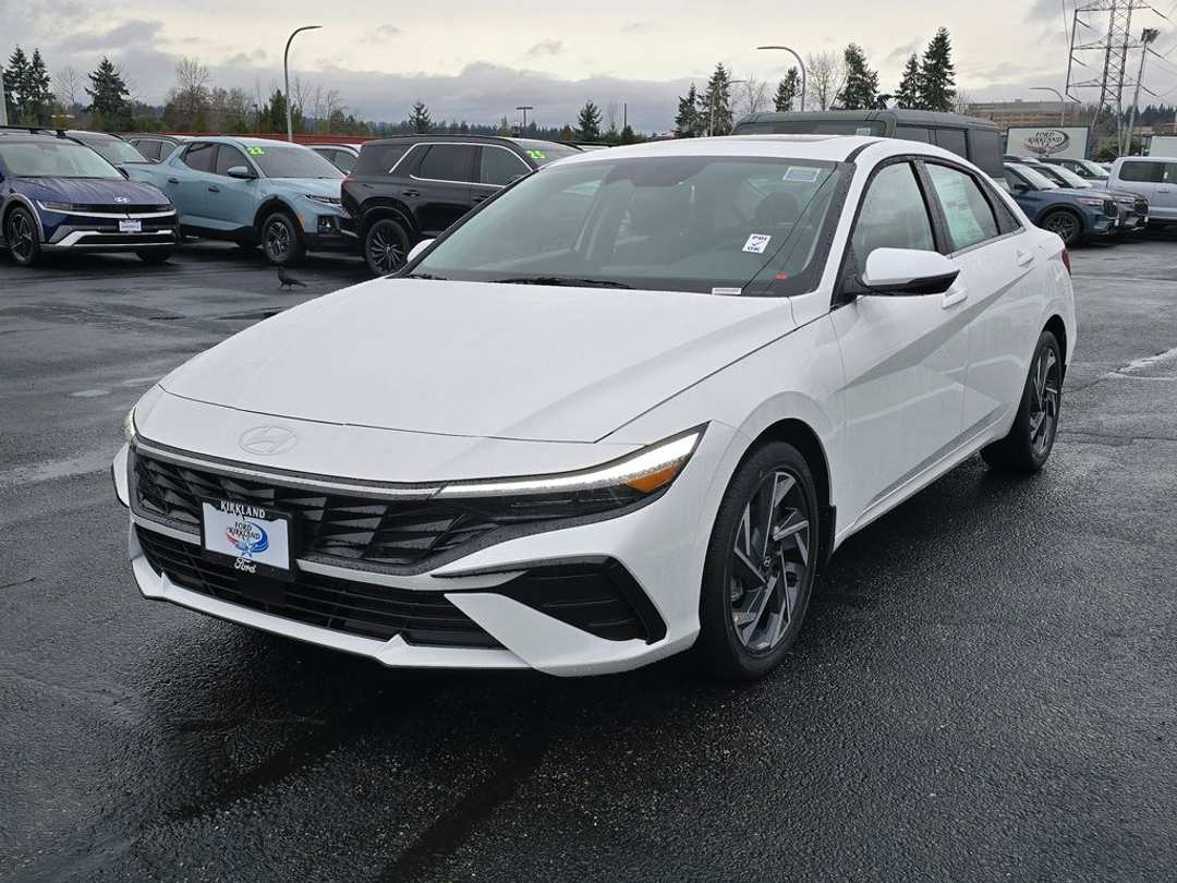 2026 Hyundai Elantra Hybrid Limited - Image 3