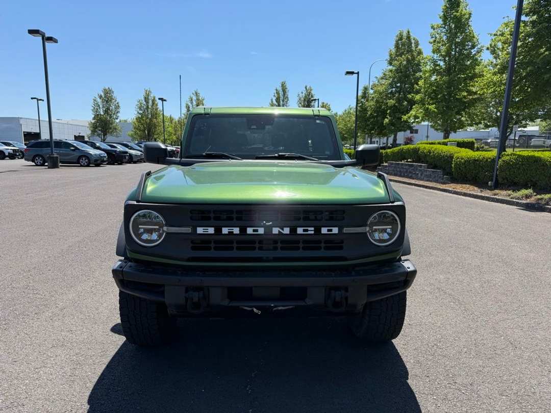 2022 Ford Bronco Black Diamond - Image 2