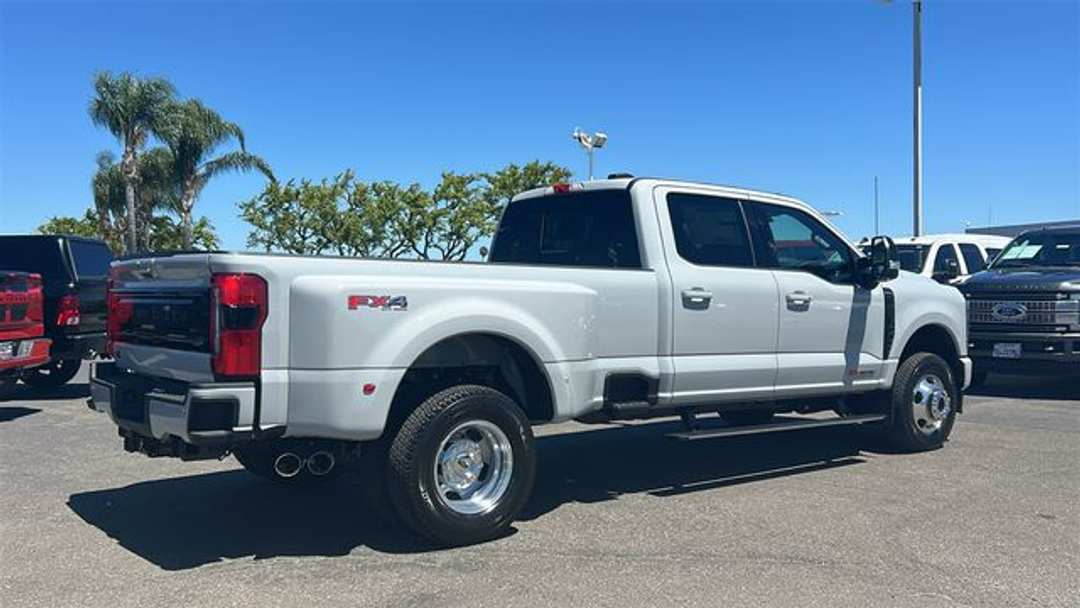 2026 Ford F-350Sd Platinum - Image 3
