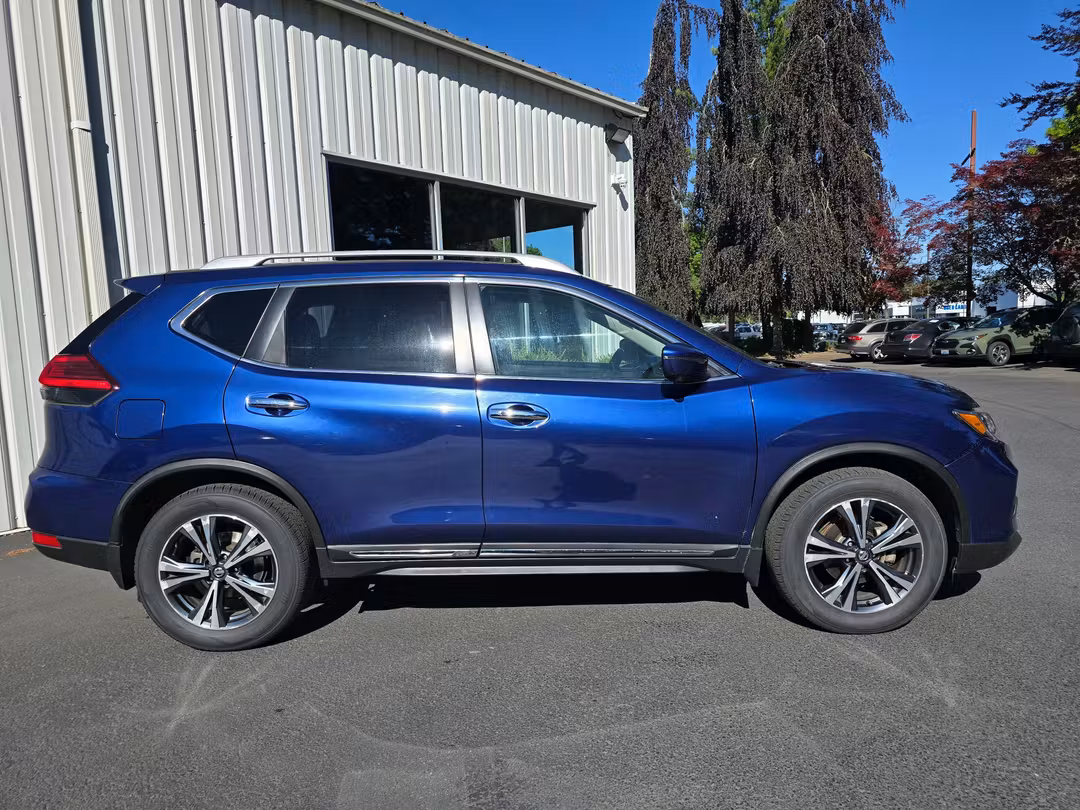 2017 Nissan Rogue SL - Image 3