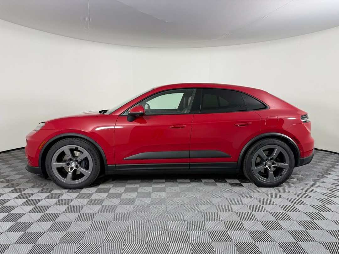 2026 Porsche Macan 4 - Image 2