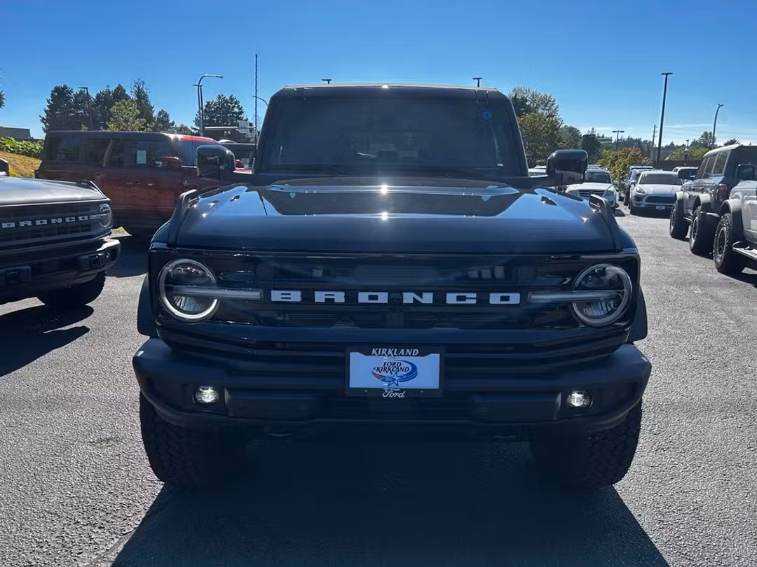 2026 Ford Bronco Outer Banks - Image 3